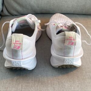 Nike women Sneakers - White and Pink